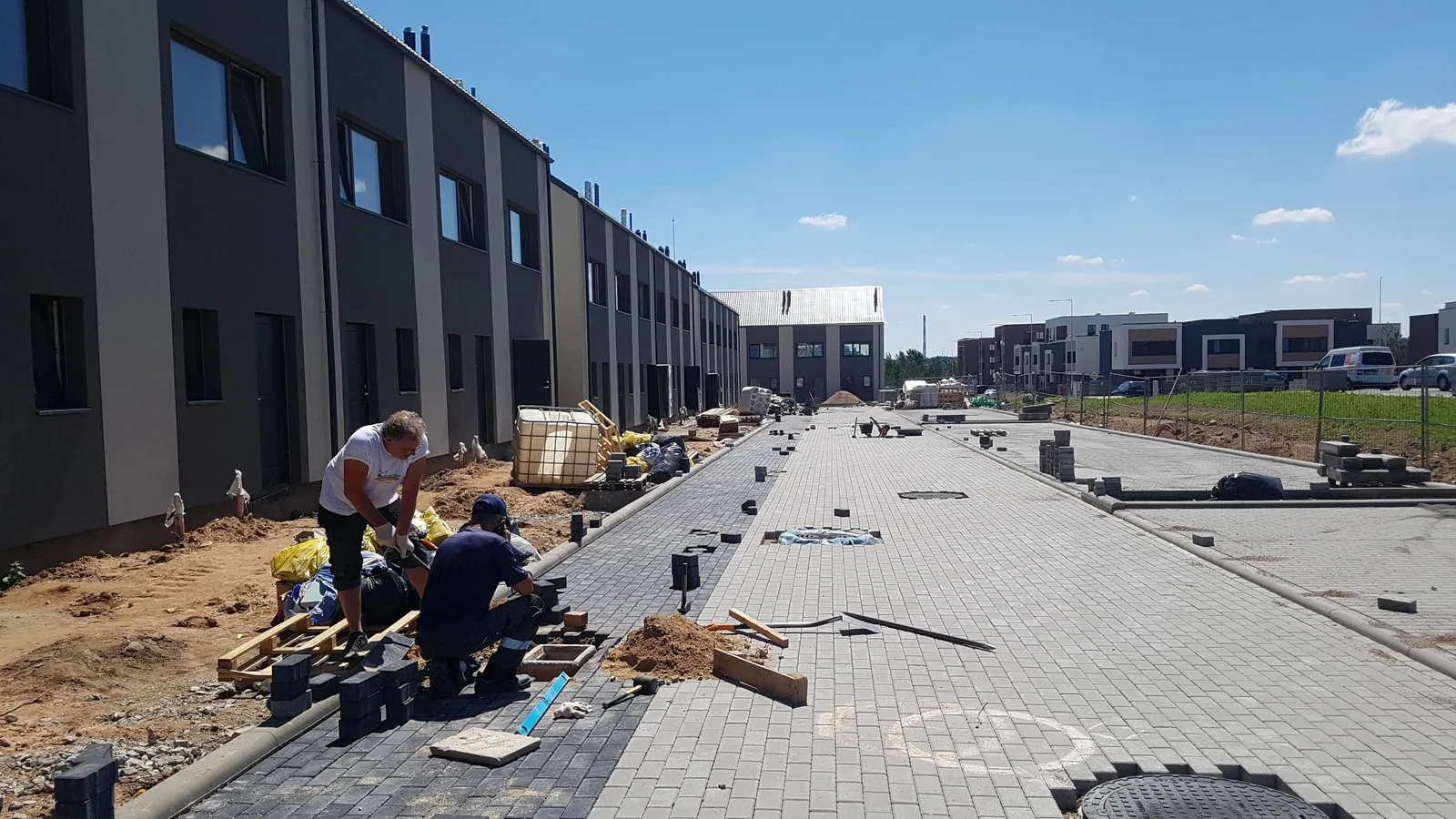 Trinkelių klojimo darbai „Nok Nok Home“ projekte